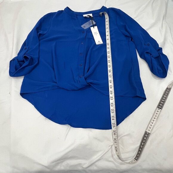 NWT Olive & Oak true royal roll sleeves blouse size medium - Picture 2 of 10